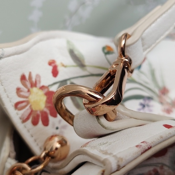 Lauren Conrad Flowered Crossbody - Picture 4 of 8